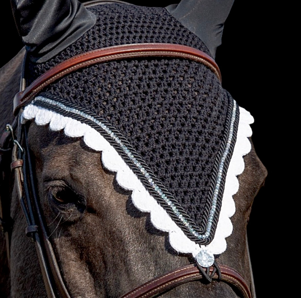 Tiedown Bonnets - Full - Black Base/White Scallops/1 White Crystal/2 Piping