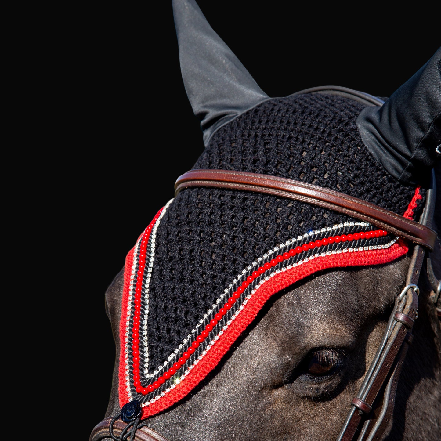 Tiedown Bonnets - Full - Black Base/Red Straight Edge/1 Red Pearl/2 Clear Bling/2 Piping